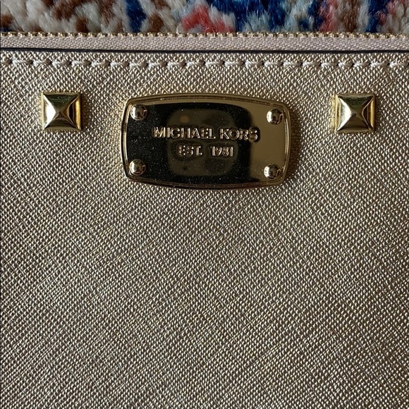 NWT Michael Kors Large Zip Gold Leather Clutch - Picture 5 of 13